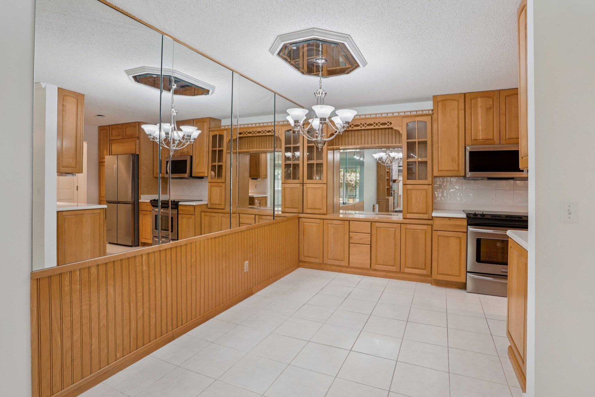 215 Barry Avenue S 104