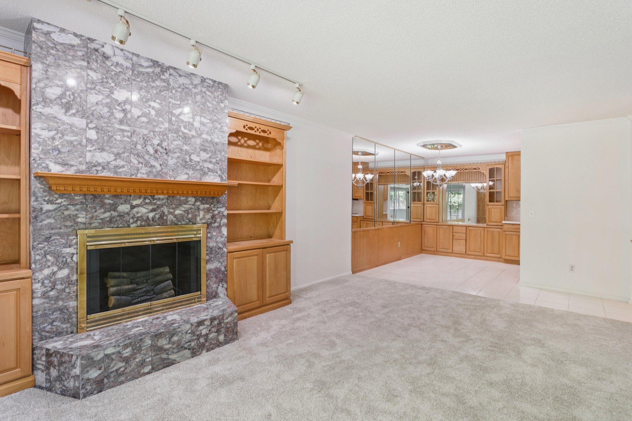 215 Barry Avenue S 104