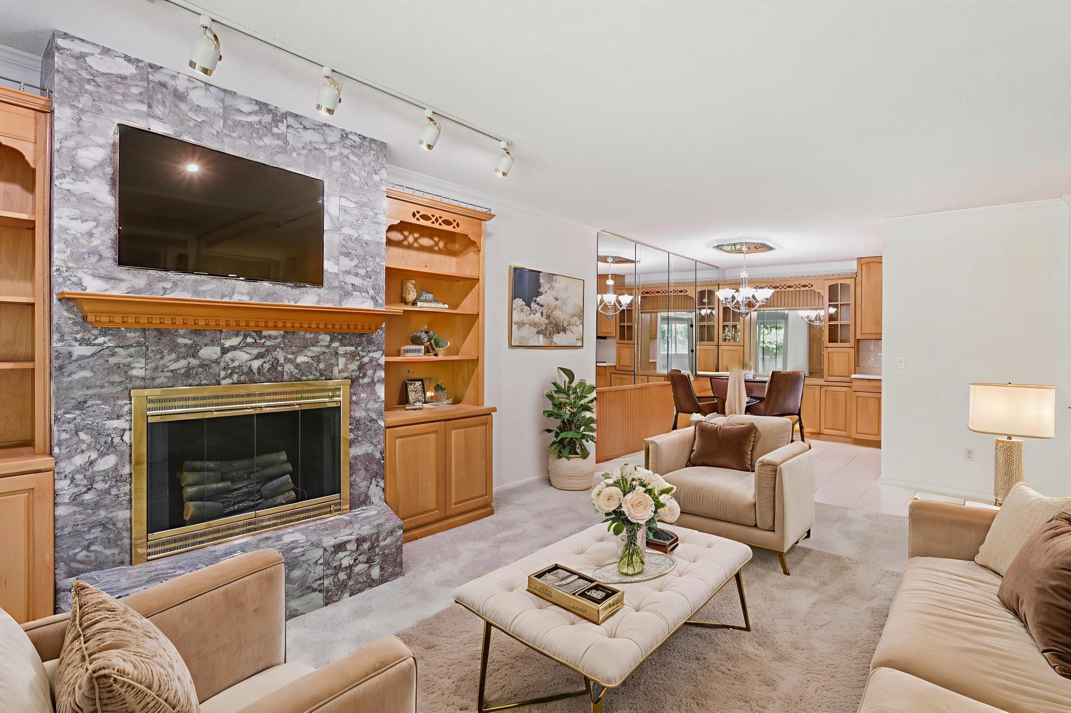 215 Barry Avenue S 104