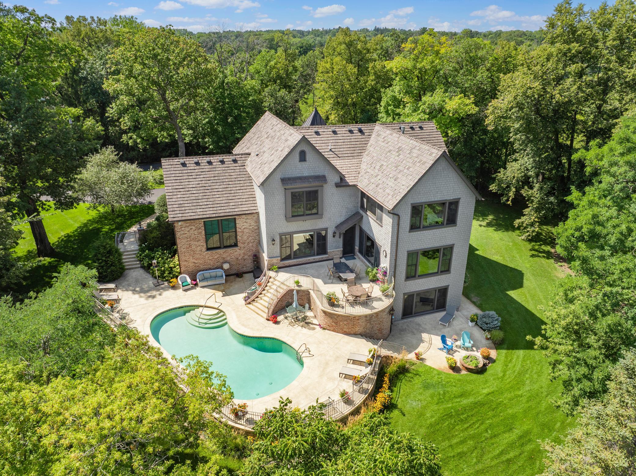 1070 Ferndale Road W