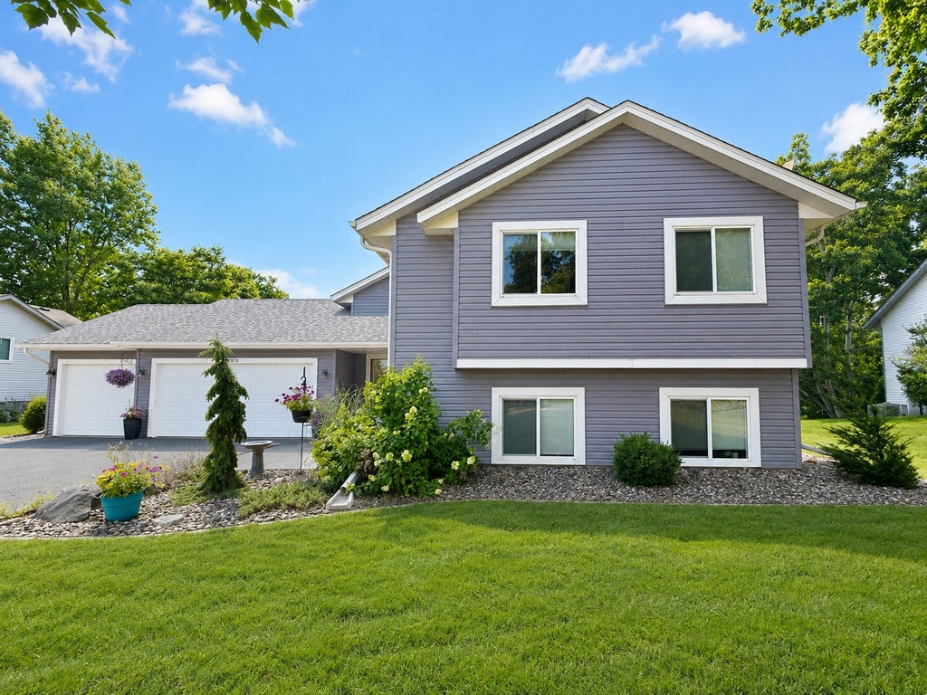 Photo of 2870 Jordan Drive, Woodbury, MN 55125 (MLS # 7108358)