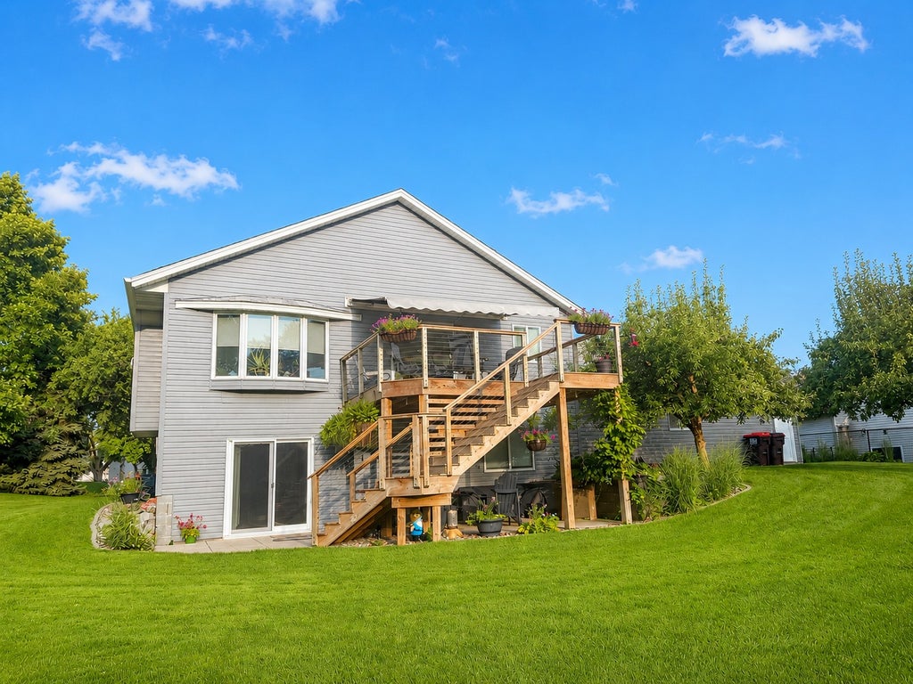 Photo of 2870 Jordan Drive, Woodbury, MN 55125 (MLS # 7108358)