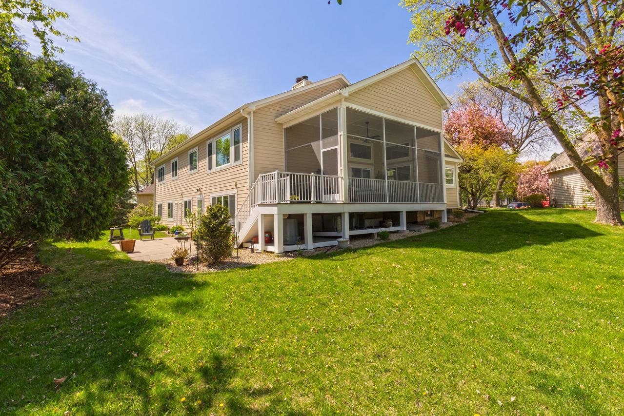 4250 Kingsview Lane N