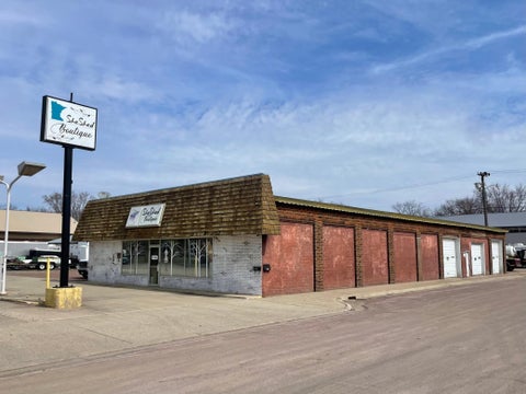 Photo of 101 N Cass Avenue, Springfield, MN 56087 (MLS # 7159773)