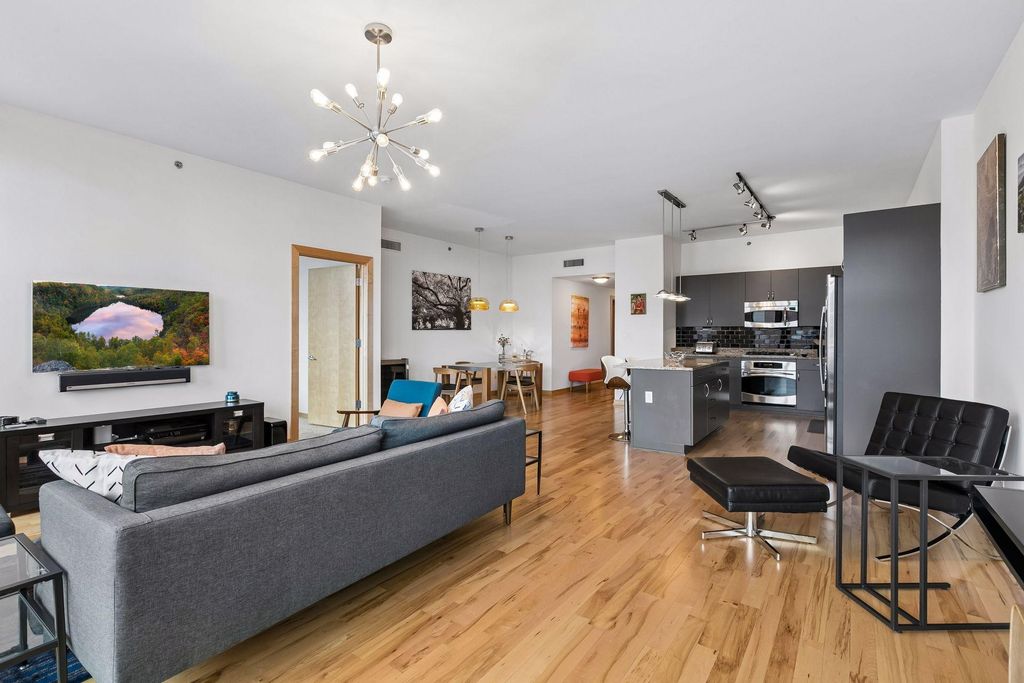 Photo of 215 10th Avenue S #805, Minneapolis, MN 55415 (MLS # 7063922)