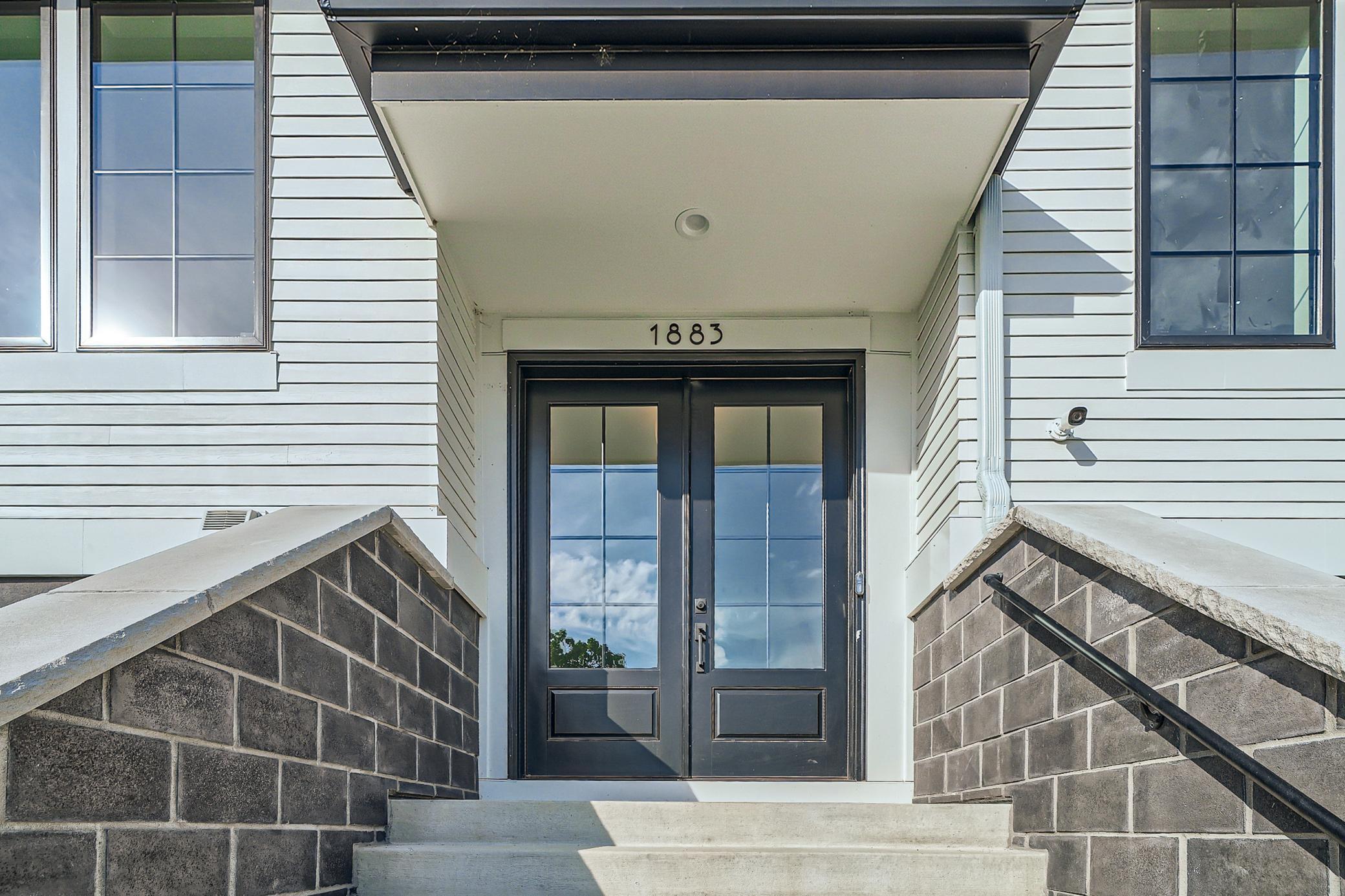 1883 Symes Street