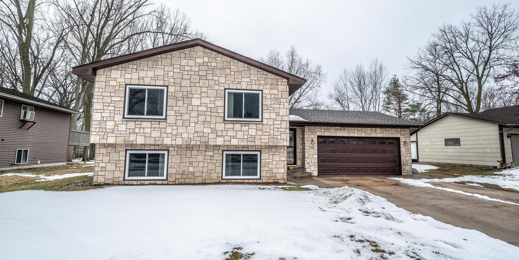 Photo of 768 Hiawatha Avenue, Vadnais Heights, MN 55127 (MLS # 7039971)