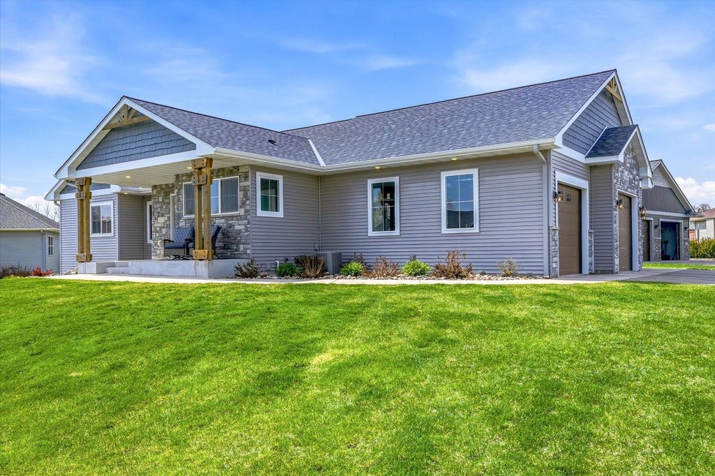 Photo of 31722 Marshview Court, Lindstrom, MN 55045 (MLS # 7067019)