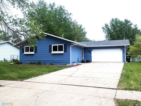 238 10 1/2 Avenue E West Fargo ND 58078