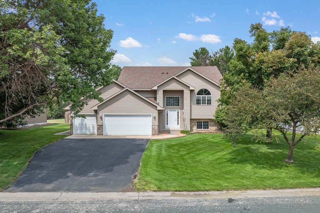 Photo of 725 103rd Avenue NE, Blaine, MN 55434 (MLS # 7121998)