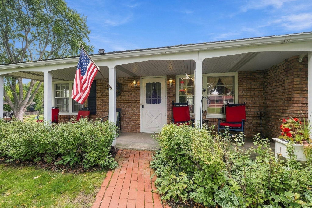 Photo of 1750 Crestridge Lane, Eagan, MN 55122 (MLS # 7153555)