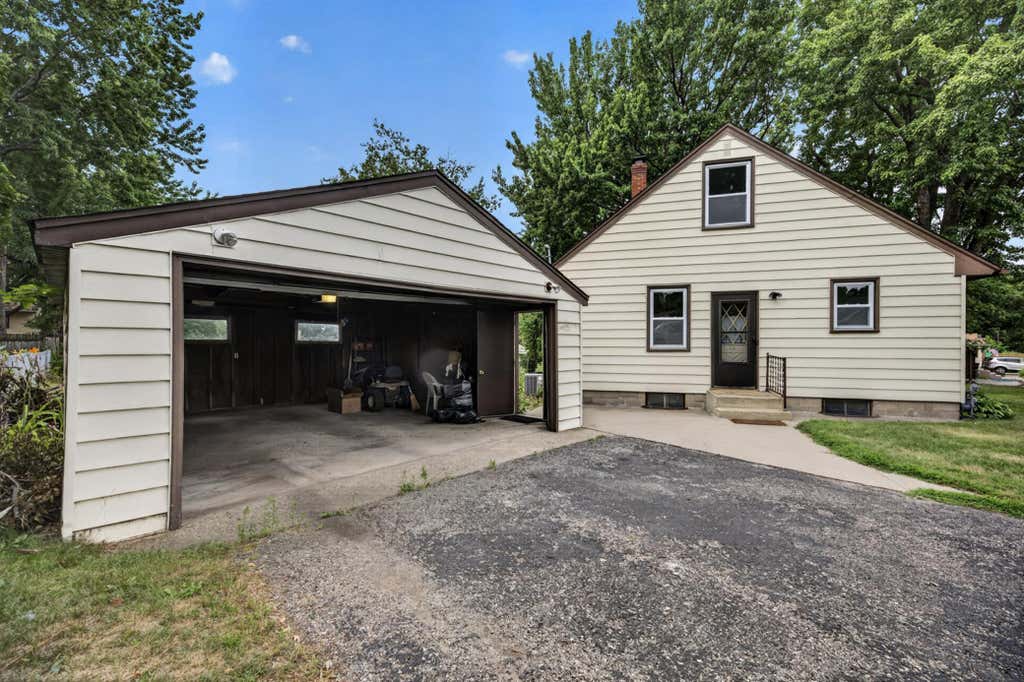 Photo of 1220 Frisbie Avenue, Maplewood, MN 55109 (MLS # 7098524)