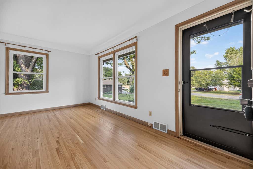 Photo of 1220 Frisbie Avenue, Maplewood, MN 55109 (MLS # 7098524)