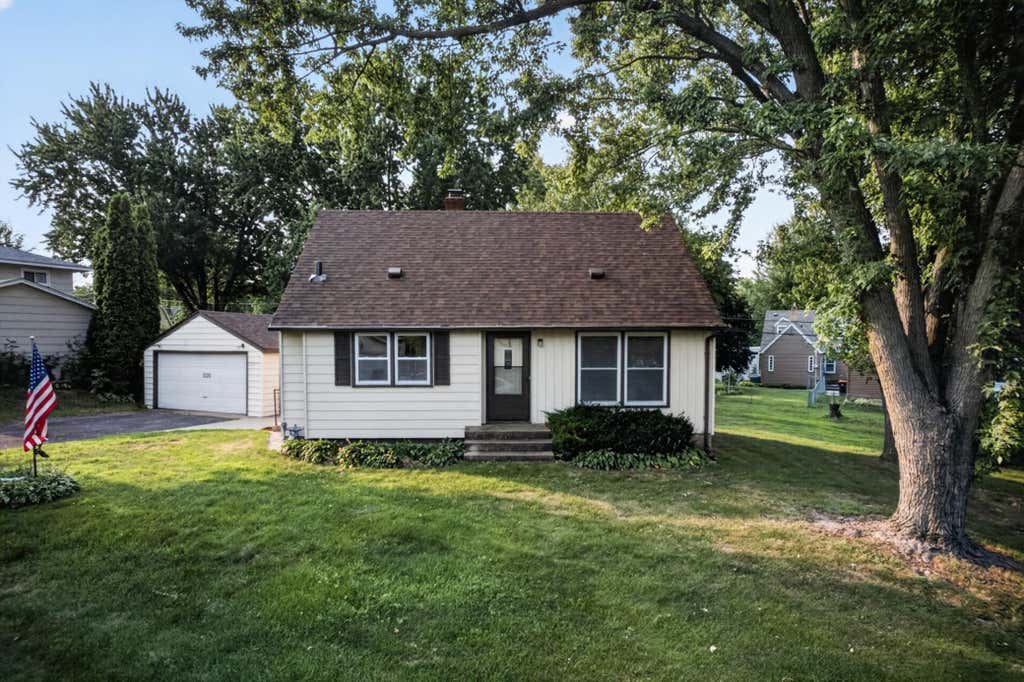 Photo of 1220 Frisbie Avenue, Maplewood, MN 55109 (MLS # 7098524)