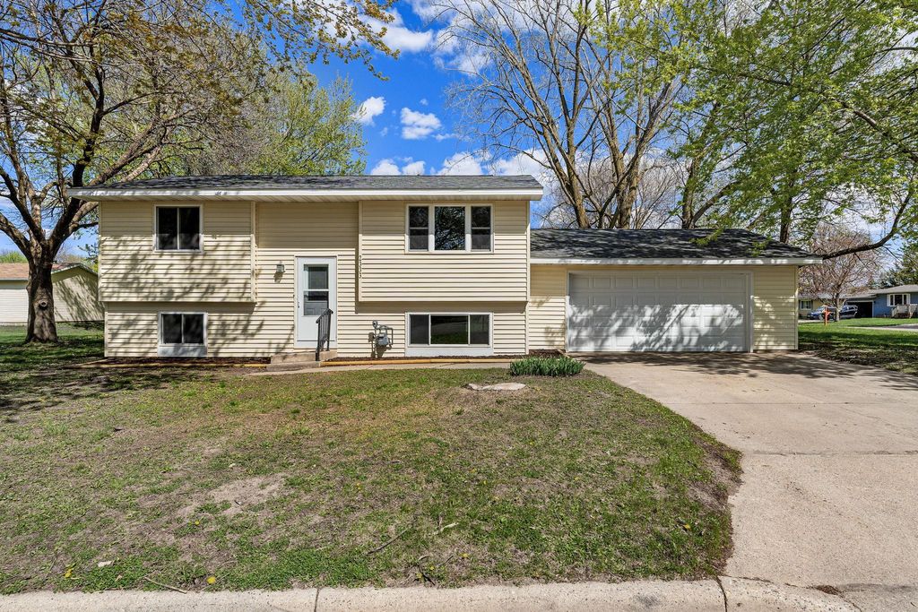 Photo of 2333 4th Avenue NW, Owatonna, MN 55060 (MLS # 7066477)