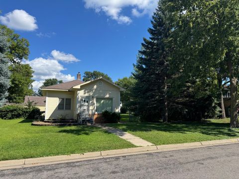 37 19th Avenue N Hopkins MN 55343