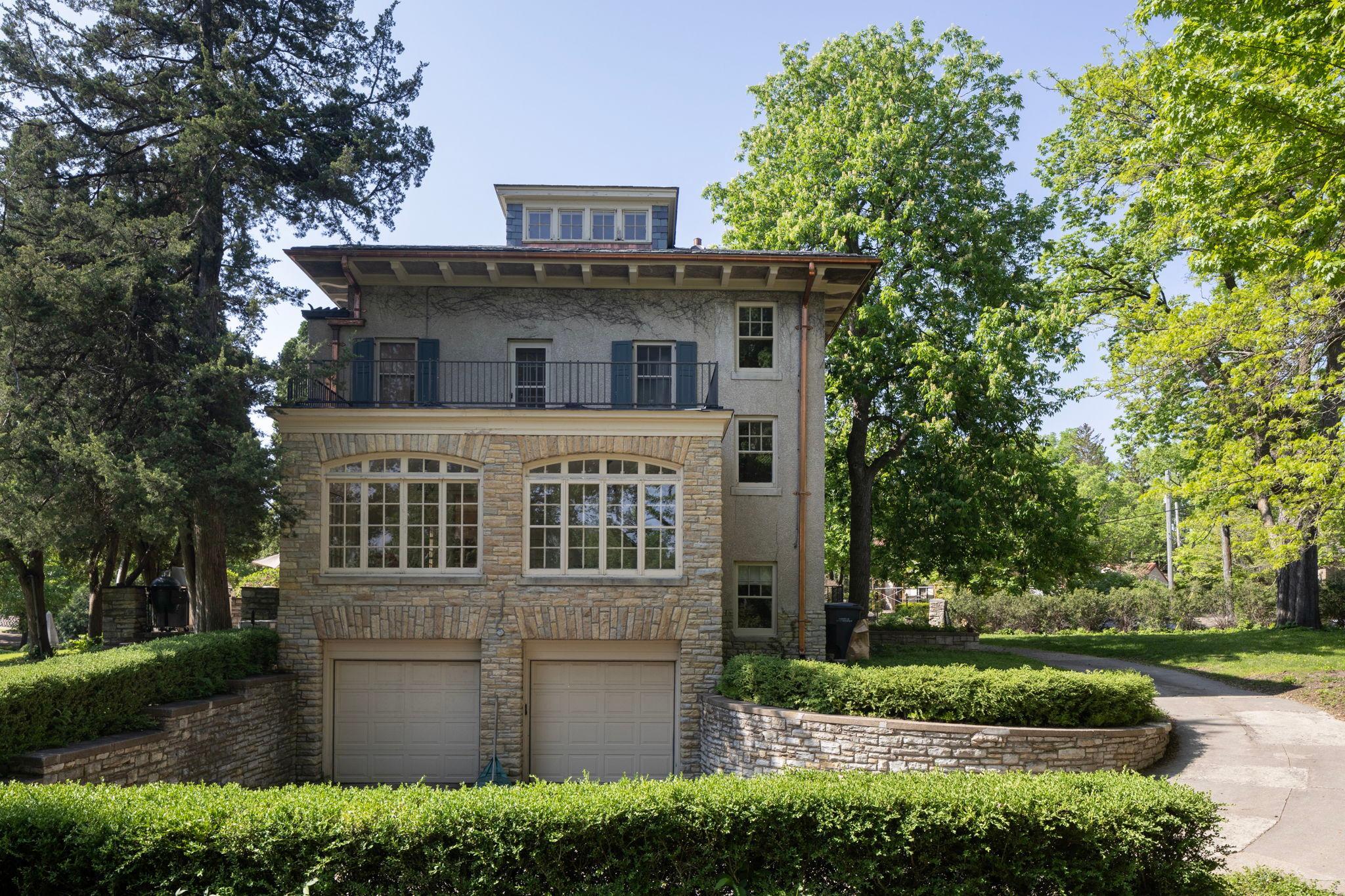 2728 Dean Parkway
