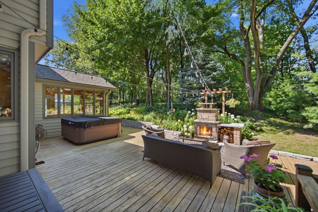 Photo of 699 Bridle Ridge Road, Eagan, MN 55123 (MLS # 7108735)