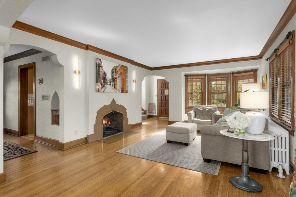 Photo of 1787 Hillcrest Avenue, Saint Paul, MN 55116 (MLS # 7159583)