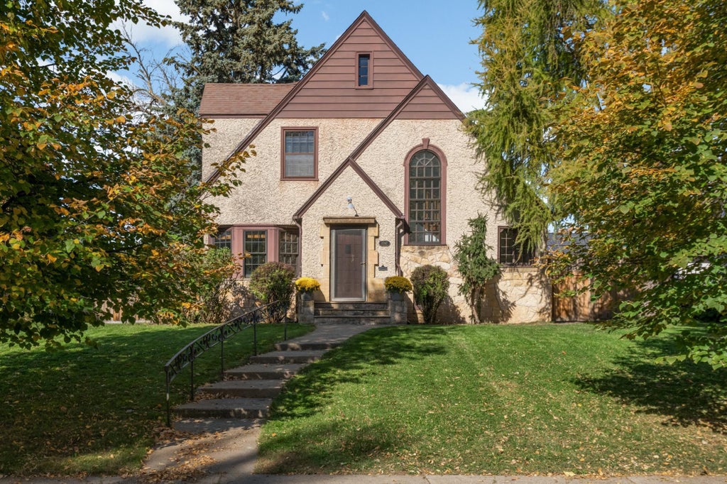 Photo of 1787 Hillcrest Avenue, Saint Paul, MN 55116 (MLS # 7159583)