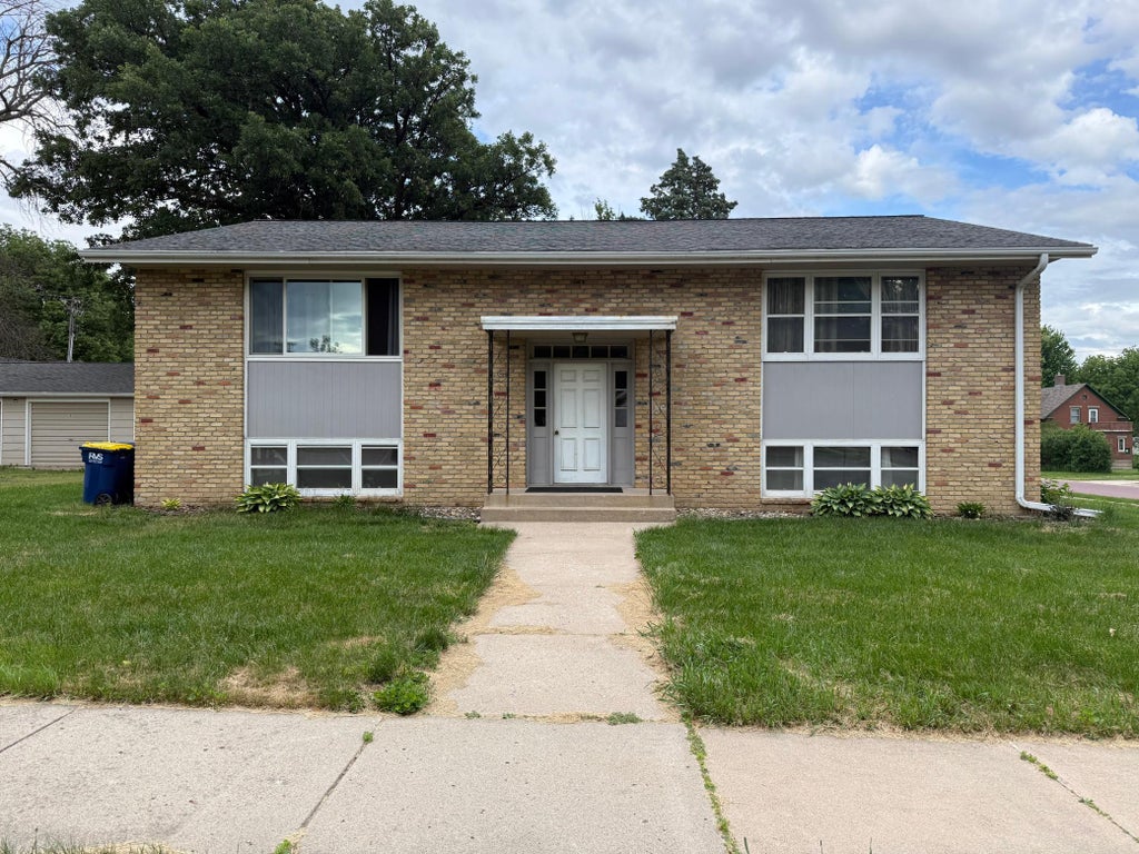 Photo of 305 N Van Buren Avenue, Springfield, MN 56087 (MLS # 7129280)