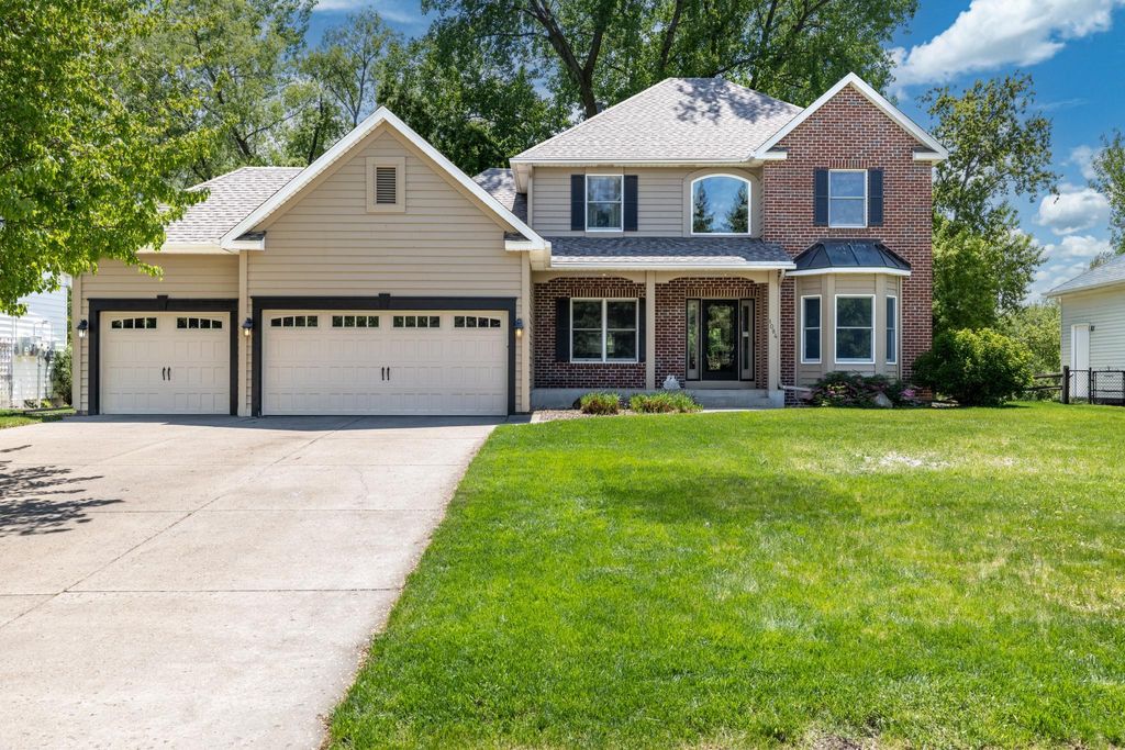 Photo of 1084 Tamberwood Court, Woodbury, MN 55125 (MLS # 7076262)