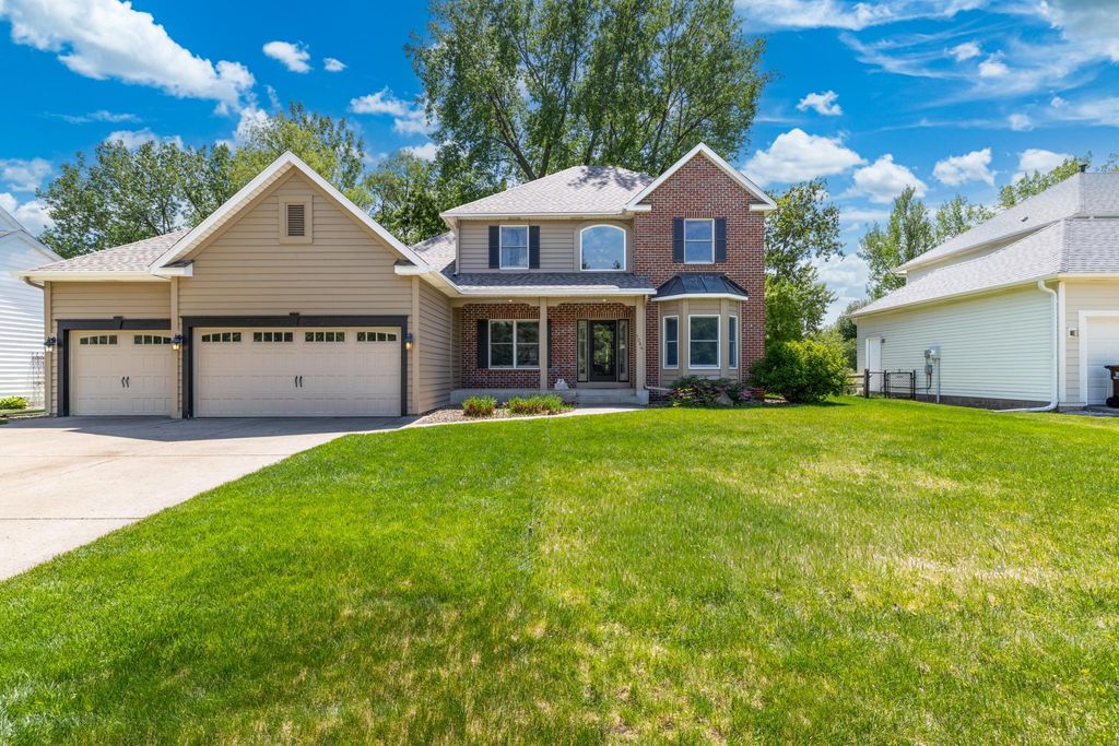 Photo of 1084 Tamberwood Court, Woodbury, MN 55125 (MLS # 7076262)