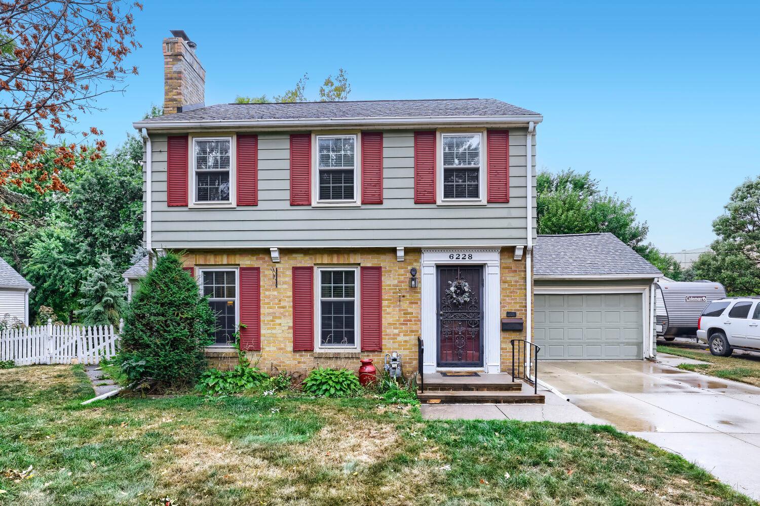 6228 Wentworth Avenue - Photo 2