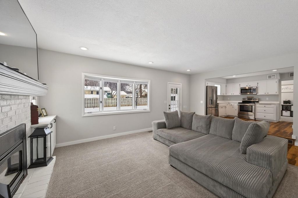 Photo of 7148 Glenross Road, Woodbury, MN 55125 (MLS # 7007629)