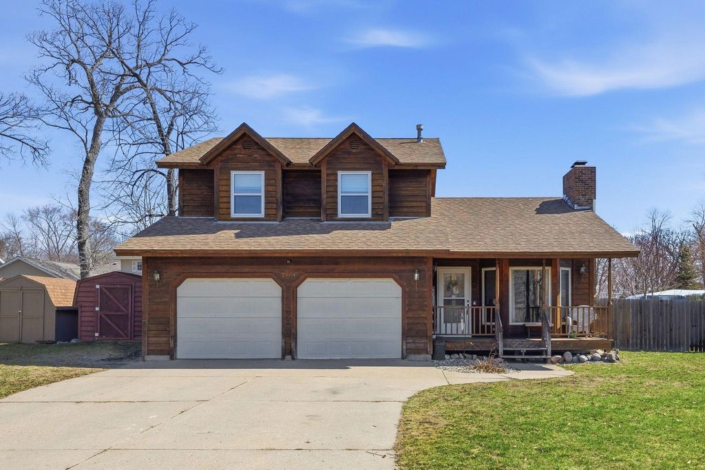 Photo of 703 Shady Ridge Road NW, Hutchinson, MN 55350 (MLS # 7041930)