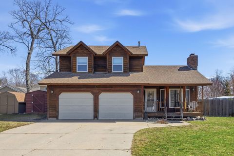 Photo of 703 Shady Ridge Road NW, Hutchinson, MN 55350 (MLS # 7041930)