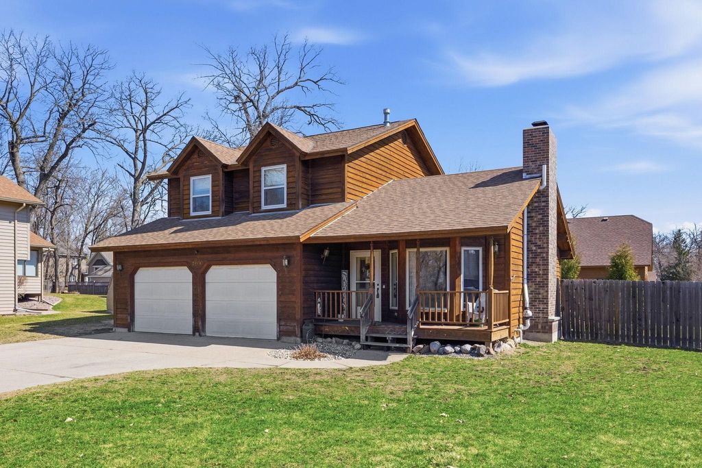 Photo of 703 Shady Ridge Road NW, Hutchinson, MN 55350 (MLS # 7041930)