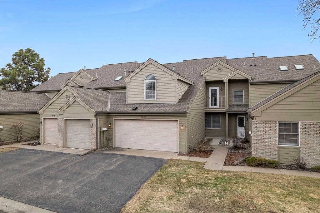 Photo of 1614 Rose Hill Circle, Saint Paul, MN 55108 (MLS # 7037205)