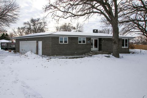Photo of 1020 Roberts Road SW, Hutchinson, MN 55350 (MLS # 7015903)