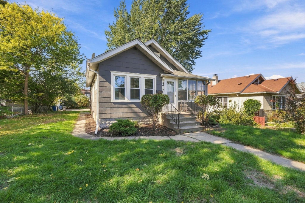 Photo of 4417 Russell Avenue N, Minneapolis, MN 55412 (MLS # 7152780)