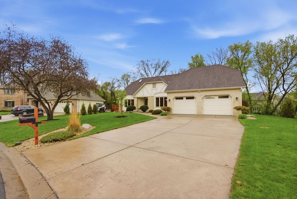 Photo of 13220 38th Avenue N, Plymouth, MN 55441 (MLS # 7071504)