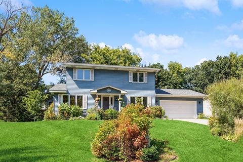 567 Lakewood Drive S Maplewood MN 55119