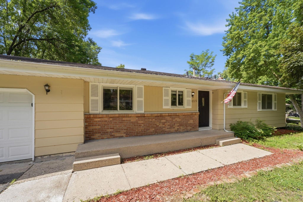 Photo of 409 Harold Drive, Burnsville, MN 55337 (MLS # 7095883)