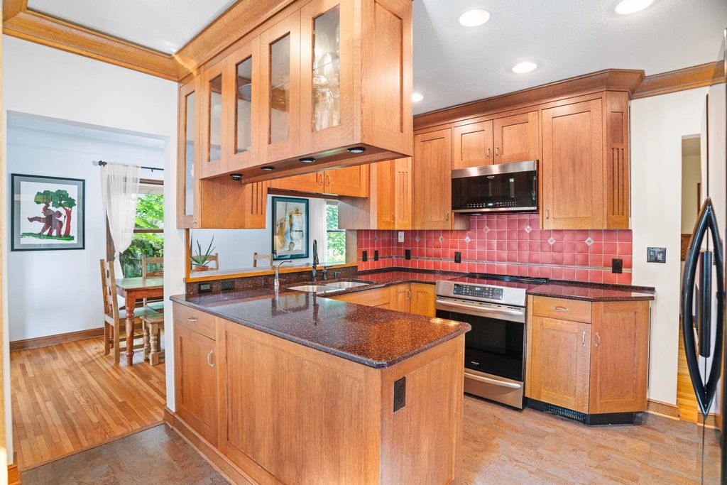 Photo of 1017 Thomas Avenue S, Minneapolis, MN 55405 (MLS # 7012011)