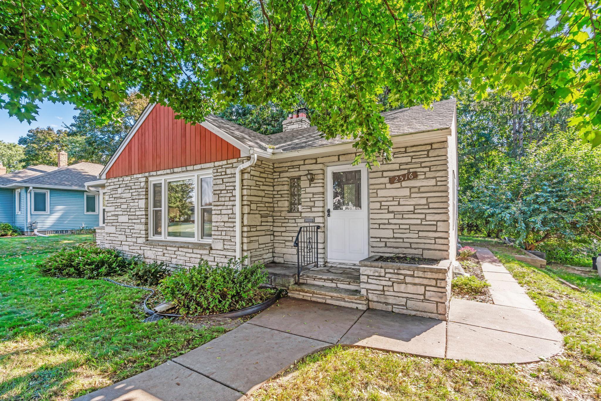 2516 27th Avenue NE