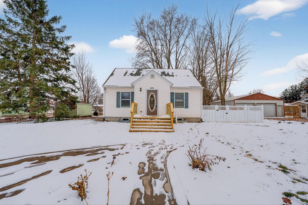 Photo of 440 W 1st Street, Rush City, MN 55069 (MLS # 7035233)