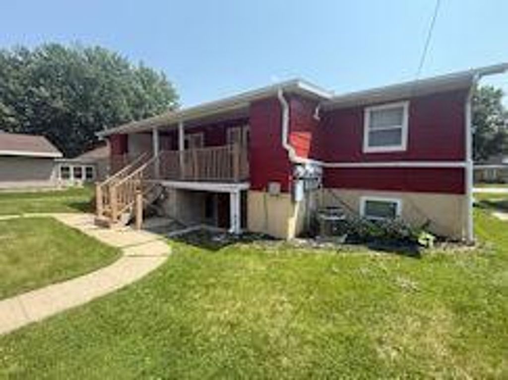 Photo of 411 E Broadway Street, Redwood Falls, MN 56283 (MLS # 6826700)