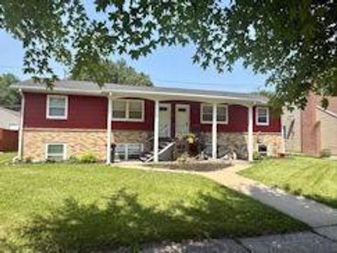 Photo of 411 E Broadway Street, Redwood Falls, MN 56283 (MLS # 6826700)