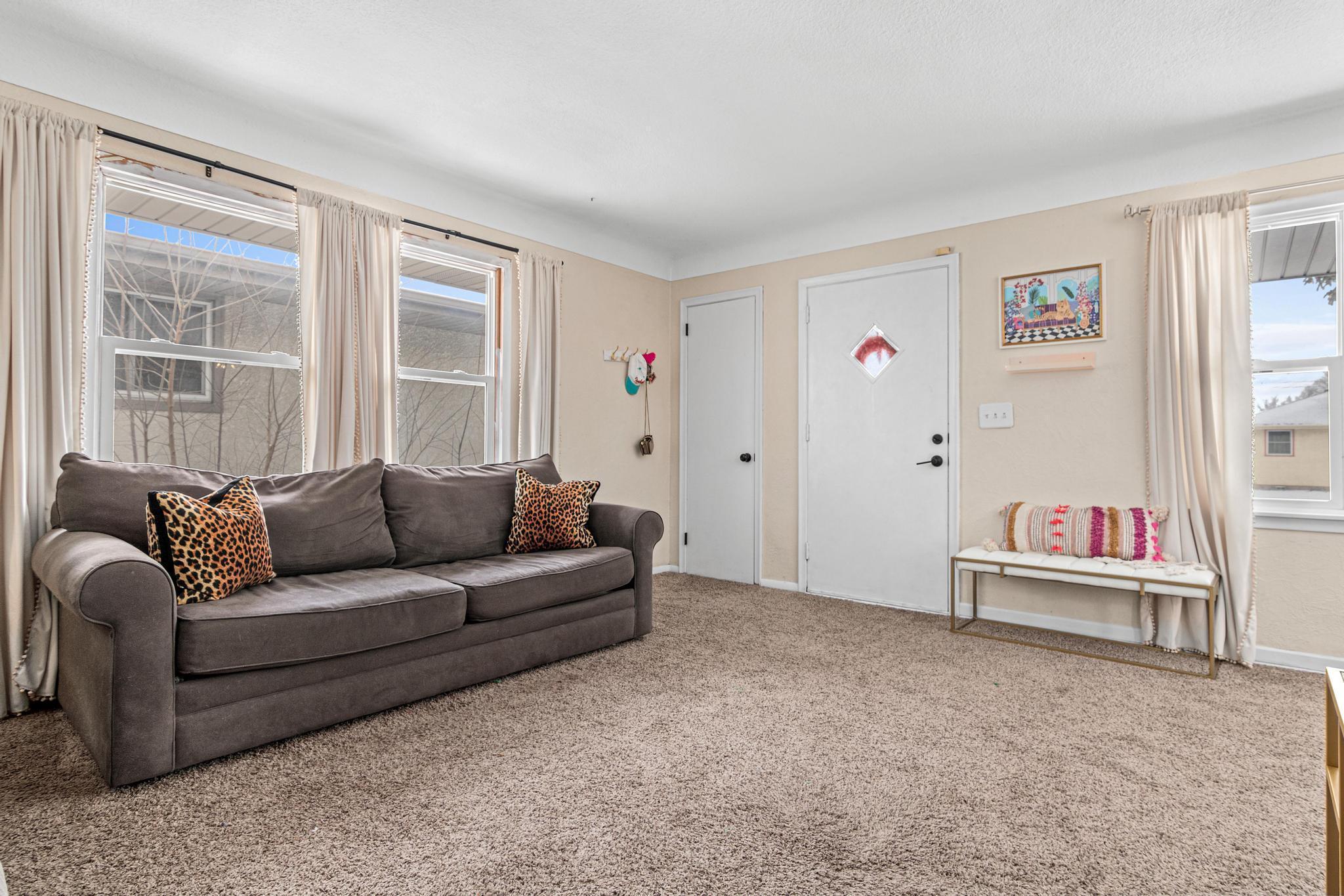 60 Hawthorne Avenue W