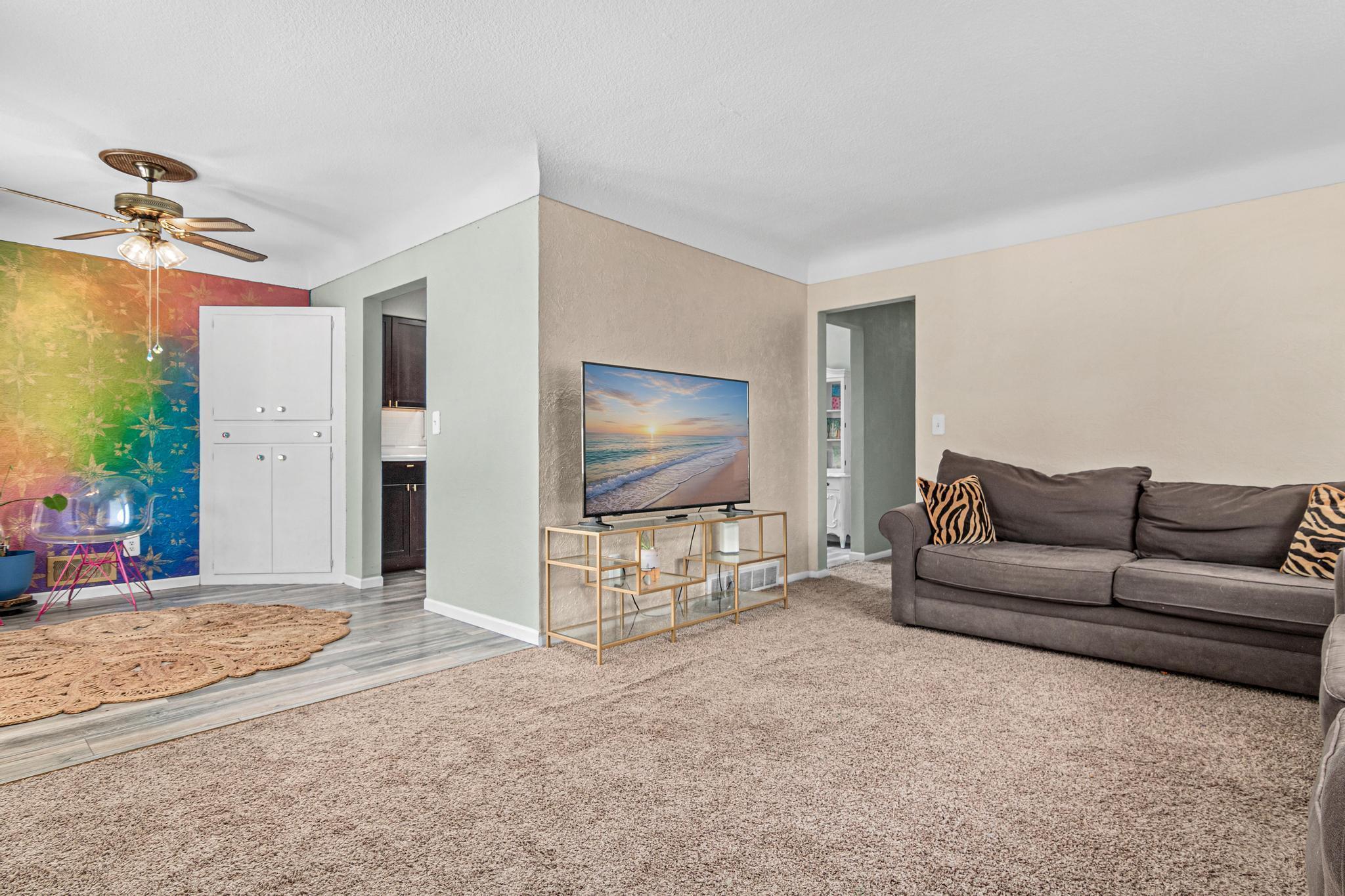 60 Hawthorne Avenue W