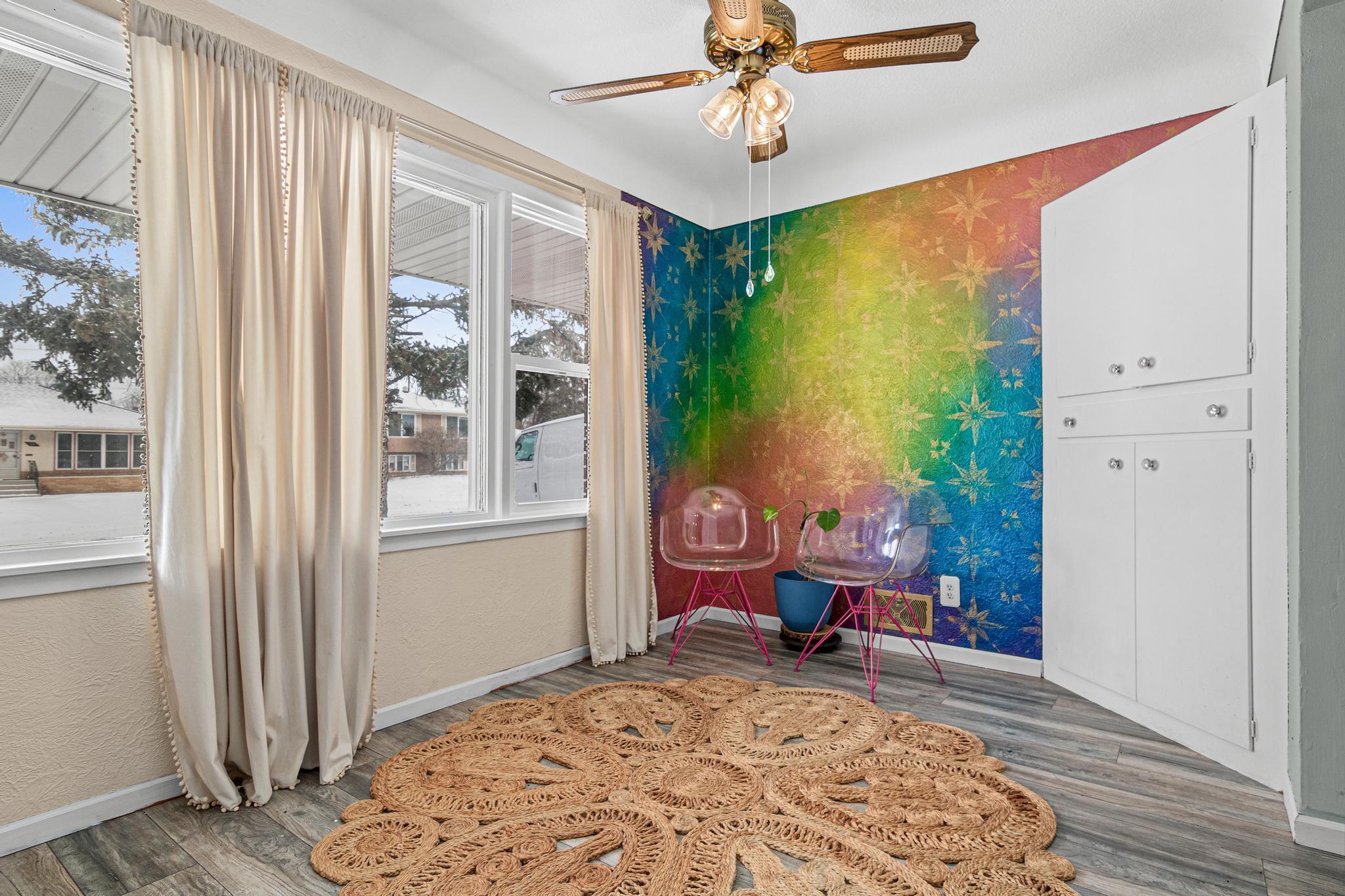 60 Hawthorne Avenue W