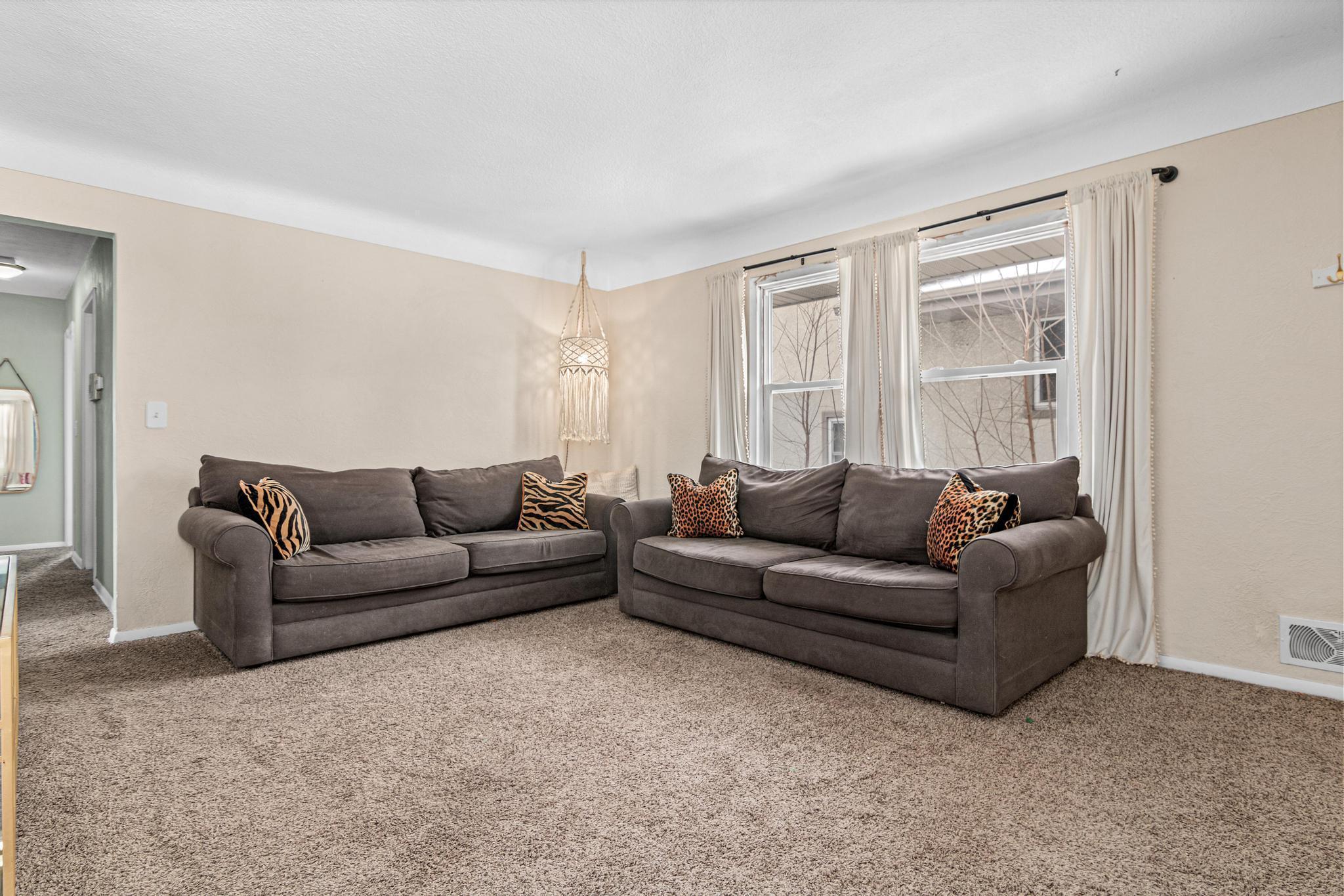 60 Hawthorne Avenue W