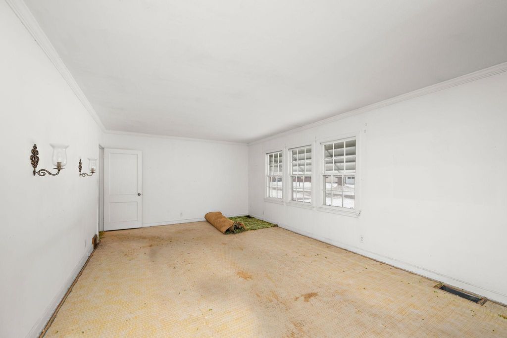 Photo of 783 Nevada Avenue E, Saint Paul, MN 55106 (MLS # 6814498)