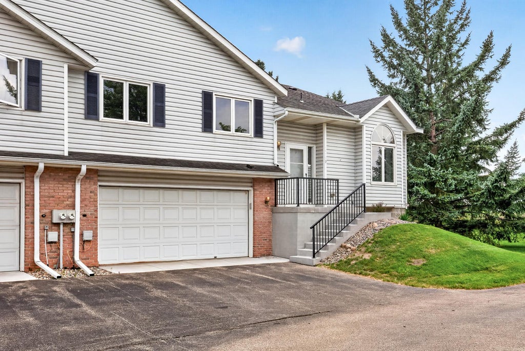Photo of 14799 Endicott Way, Apple Valley, MN 55124 (MLS # 7115158)