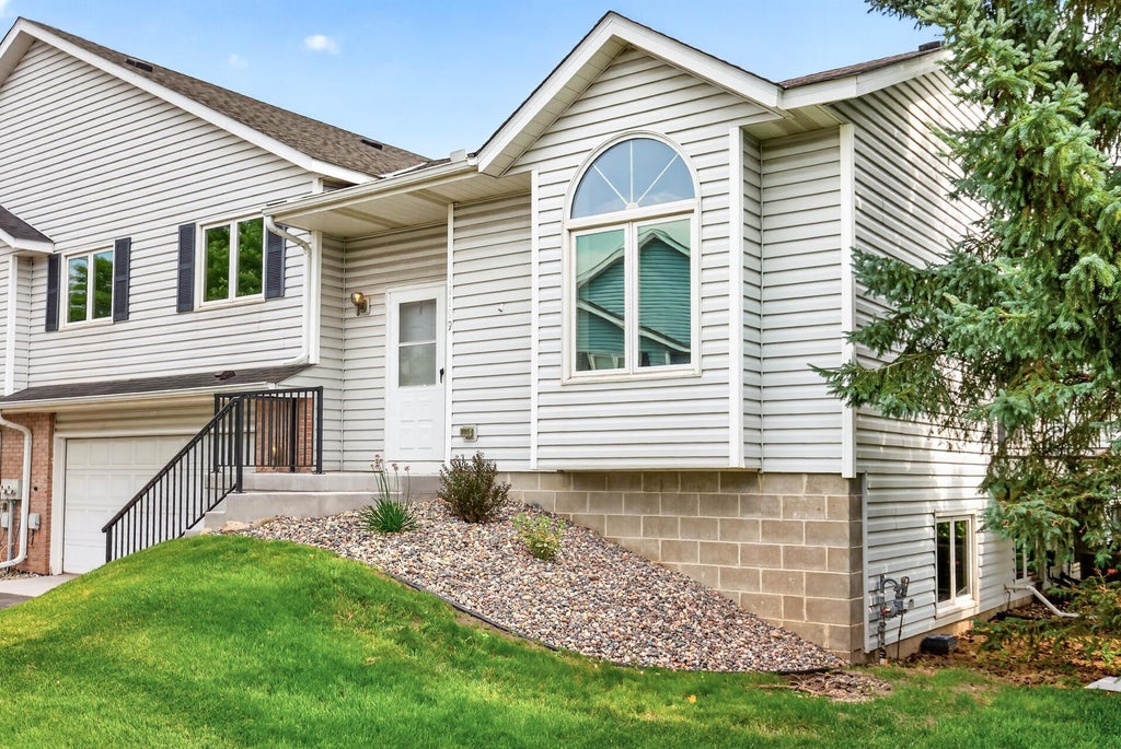 Photo of 14799 Endicott Way, Apple Valley, MN 55124 (MLS # 7115158)